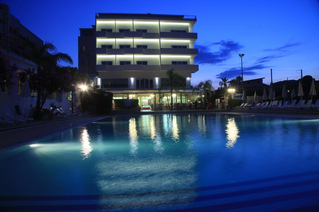 Hotel Santa Lucia Le Sabbie d'Oro Cefalú Exterior foto